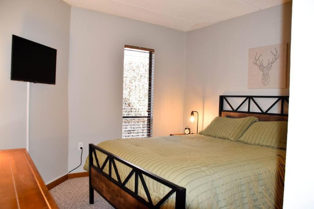 شقة Cozy Mountain Getaway! Mountain Views! 2 Bed, 2 Bath, Sleeps 6 جاتلينبرج المظهر الخارجي الصورة