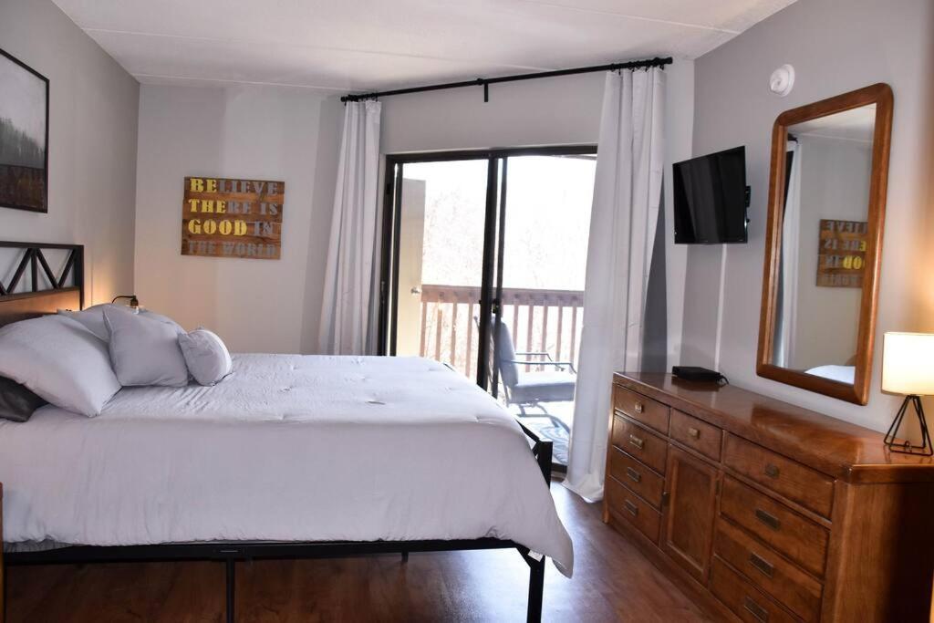 شقة Cozy Mountain Getaway! Mountain Views! 2 Bed, 2 Bath, Sleeps 6 جاتلينبرج المظهر الخارجي الصورة