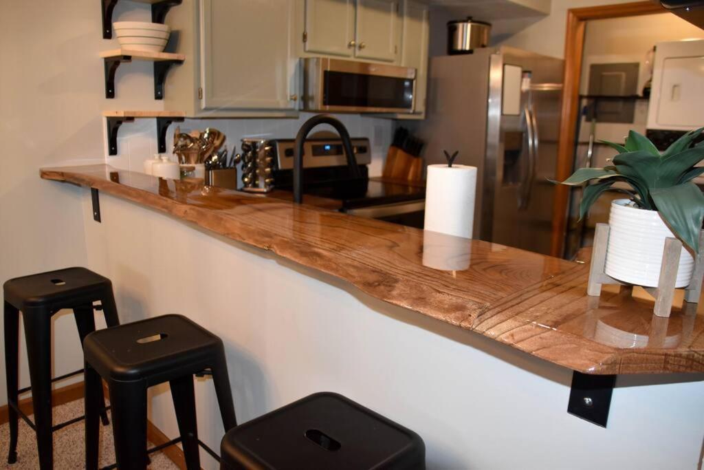 شقة Cozy Mountain Getaway! Mountain Views! 2 Bed, 2 Bath, Sleeps 6 جاتلينبرج المظهر الخارجي الصورة