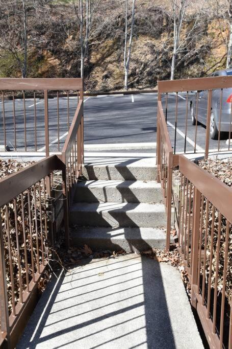شقة Cozy Mountain Getaway! Mountain Views! 2 Bed, 2 Bath, Sleeps 6 جاتلينبرج المظهر الخارجي الصورة