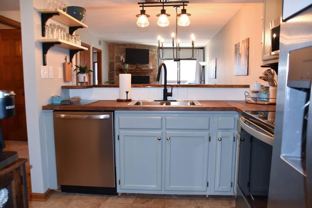 شقة Cozy Mountain Getaway! Mountain Views! 2 Bed, 2 Bath, Sleeps 6 جاتلينبرج المظهر الخارجي الصورة