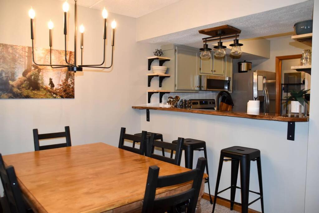 شقة Cozy Mountain Getaway! Mountain Views! 2 Bed, 2 Bath, Sleeps 6 جاتلينبرج المظهر الخارجي الصورة